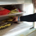 打開冰箱才發現裡面空無一物，趕緊幫長輩將年菜放進冰箱冷凍，補滿方便加熱營養又美味的食材，讓長輩能過個好年。
