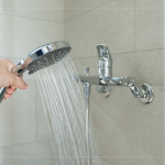 從屋角到浴室，細緻關照，浴室蓮蓬頭測試出水量及水壓穩定度。