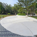 抿石子的溫潤是來自老師傅的巧手及耐心，有了抿石子點綴，給街道花圃注入一絲活潑氣質。