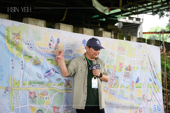 由荒野志工開場，講解筏子溪多元豐富的生態，用可愛繪圖的方式讓大朋友小朋友聽得意猶未盡。