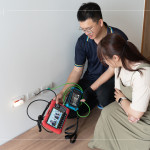由專業廠商進行電視及網路線路測試，檢測訊號穩定性與設備正常運作，讓住戶享有順暢的影音與數位生活。