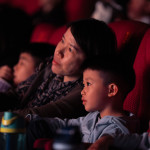 看著大銀幕透出的紅藍光影，心愛的任天堂角色躍上大銀幕，每一個精采瞬間都讓人捨不得眨眼。