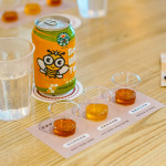 三款純天然蜂蜜-琥珀龍眼蜜、清香荔枝蜂蜜、金黃百花蜜，展現來自不同花源的自然氣息；以及無添加砂糖、香料、防腐劑的蜂蜜氣泡水，入口清爽順口，大人小孩都喜愛的日常飲品。