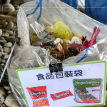 透過明確的分類方式，將日常隨處可見的垃圾，有條不紊的分類後丟棄或再利用，還給溪流乾淨的面貌。