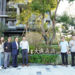 由財團法人台灣建築中心評定小組、台灣綠建築發展協會以及吳仲凱建築師(圖左五)帶領新業職人團隊，實際現場查核綠建築各項評估指標。