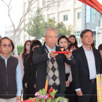 建築職人團隊齊聚，抱著虔誠的心，期盼即將開啟的【織光森鄰】工程平安順利。