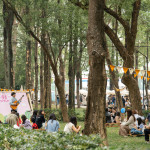 市集裡，樂曲輕揚，舒緩五感，為日常多一點儀式感，細細品味。