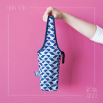 致贈新業設計的「Logo 款杯袋」，以輕量、可重複使用的設計響應『環境永續』，讓大人小孩都能輕鬆隨身攜帶，為地球盡一份心意。