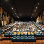 周末午後齊聚一堂，來到「新業FUN映所」共享休閒時光，與家人、好友共築美好回憶。