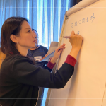 討論激勵部屬技巧，透過外在、內在、有形、無形的方式，搭配結構化的管理行為，不僅可鼓勵部屬向前的動力，更可凝聚團隊團結力。