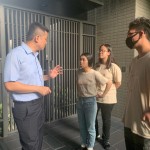 走入建築，方能實際體會建築的各項層面與豐富度。透過這場東海建築營隊的活動，新業建設楊世偉經理(左一)期許學生們找到自己樂在其中、精益求精的初衷。